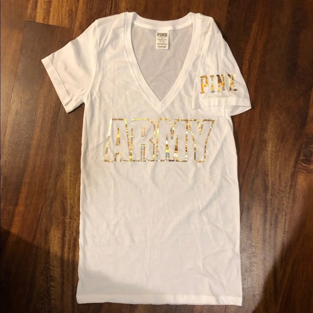 NWOT VS PINK tee